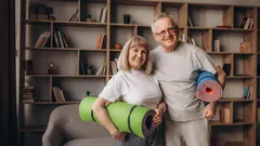 Aktiv bleiben ab 60: Warum Spazieren allein nicht reicht und womit du es ergänzen solltest