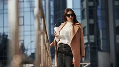 12 Dinge, die Sie älter wirken lassen – erfahren Sie, was Sie loswerden sollten, um modern auszusehen.