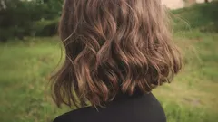 Welche Haarlänge lässt Sie nach 50 älter wirken – und welche verjüngt Sie? Ein praktischer Ratgeber.